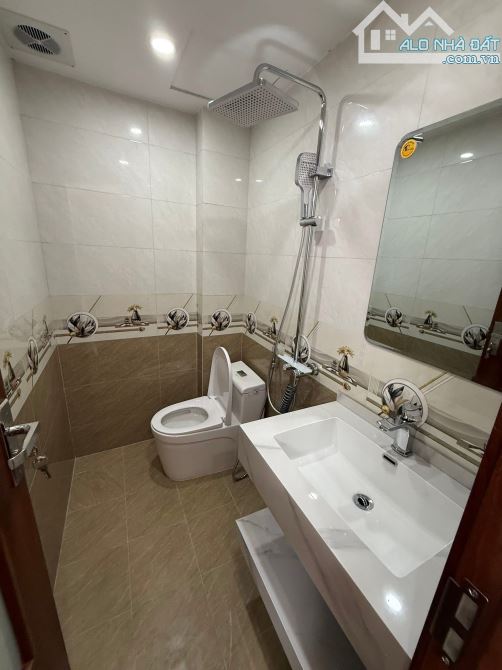 XÃ ĐÀN | 32M² – 7 TẦNG THANG MÁY – HAI THOÁNG – GẦN PHỐ – 12 TỶ