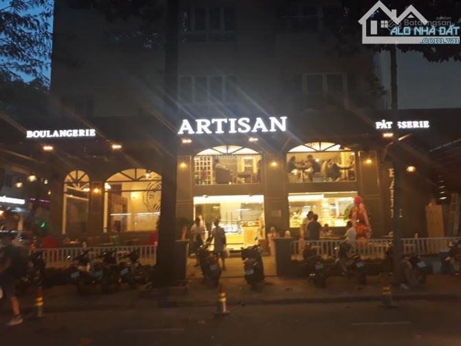 Bán KS góc 2MT phố ẩm thực Seoul Phú Mỹ Hưng, Quận 7_DT 10x20m_5 tầng_HĐT 370tr. Giá 81 tỷ