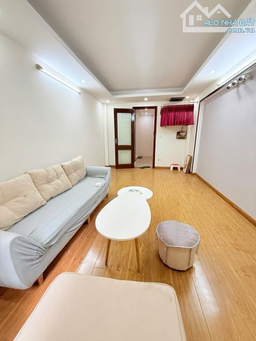 Bán nhà phố Minh Khai, 31 m x 5 tầng, ngõ rộng sổ đẹp, giá hợp lý