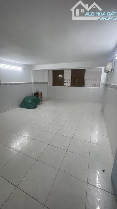 📣📣QUẬN 5 - CC NGUYỄN TRÃI LẦU 1 - 84M2 - TRỆT LỬNG - 2PN -CHỈ 3,4TỶ. - 3