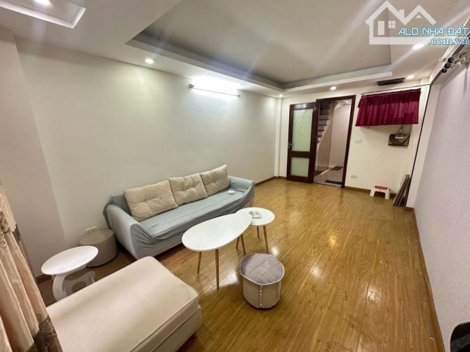 Bán nhà phố Minh Khai, 31 m x 5 tầng, ngõ rộng sổ đẹp, giá hợp lý