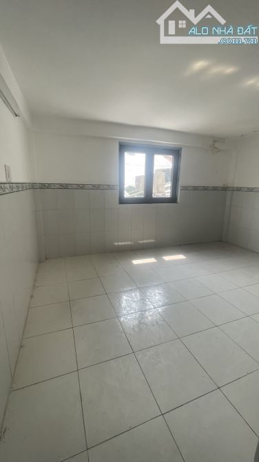 📣📣QUẬN 5 - CC NGUYỄN TRÃI LẦU 1 - 84M2 - TRỆT LỬNG - 2PN -CHỈ 3,4TỶ. - 4