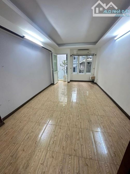 Bán nhà phố Minh Khai, 31 m x 5 tầng, ngõ rộng sổ đẹp, giá hợp lý