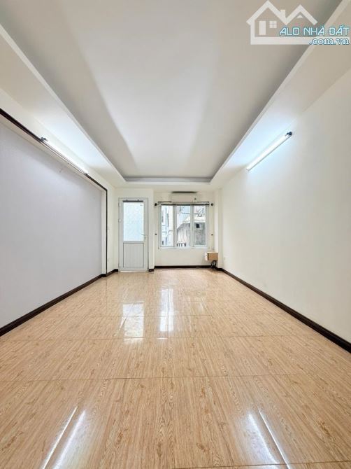 Bán nhà phố Minh Khai, 31 m x 5 tầng, ngõ rộng sổ đẹp, giá hợp lý