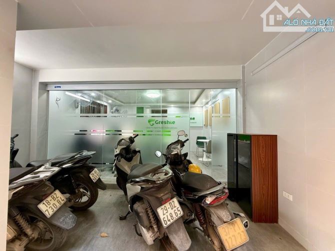 Nhà 5 tầng đẹp ở ngay,Phố Lạc Long Quân, khu phân lô, ô tô tránh, Mt: 5.1, 46m2 ,15.2 tỷ.