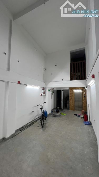 Nhà Lê Trọng Tấn – 38m² – 8 tầng thang máy – Ô tô sát nhà – Dòng tiền 30tr/th – 14,2 tỷ