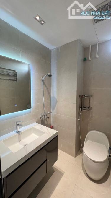 Nhà Lê Trọng Tấn – 38m² – 8 tầng thang máy – Ô tô sát nhà – Dòng tiền 30tr/th – 14,2 tỷ