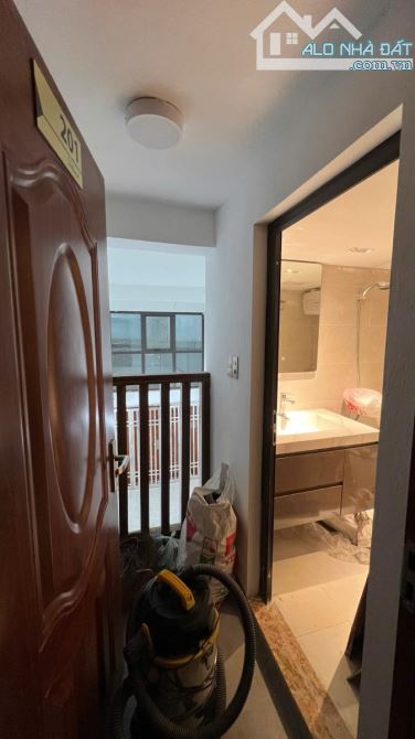 Nhà Lê Trọng Tấn – 38m² – 8 tầng thang máy – Ô tô sát nhà – Dòng tiền 30tr/th – 14,2 tỷ