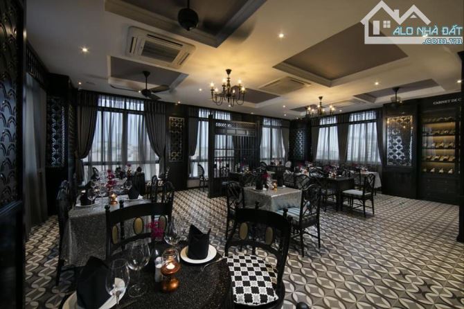 Bán toà khách sạn mặt phố Nguyễn Trường Tộ, DT: 190m2 x 16 Tầng, Mặt tiền: 8m, Giá 170 Tỷ