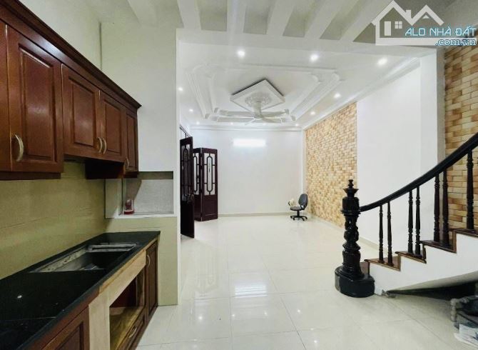 BÁN NHÀ HOÀNG HOA THÁM - TÂY HỒ - 39m - 8 Tỷ Hơn