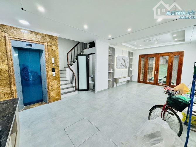 Bán Nhà : Phố Dương Văn Bé - 50m2 - 5Tầng - Thang Máy - 20m ra oto - 1