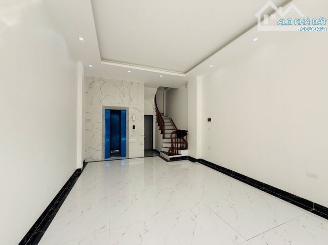 18 TỶ – 55M² – Ô TÔ TRONG NHÀ – 6 TẦNG THANG MÁY – PHÂN LÔ HIẾM