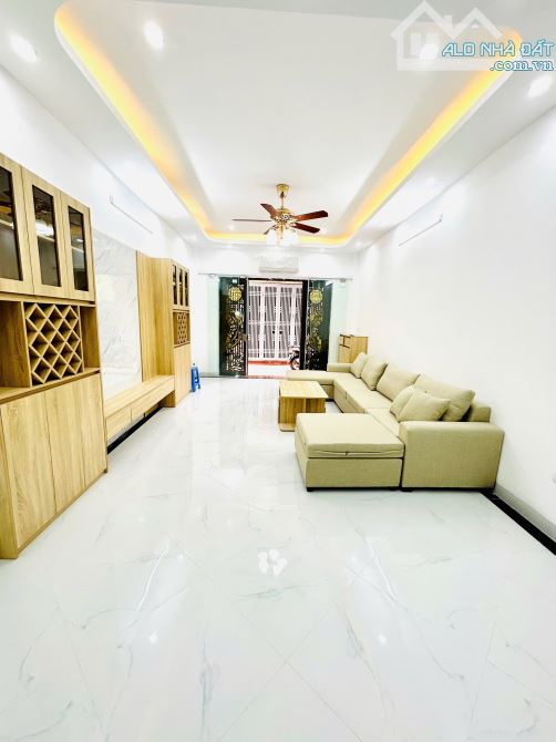 BÁN NHÀ 6 TẦNG THANG MÁY 45M FUll NỘI THẤT, MT 4M VĨNH HƯNG - HOÀNG MAI 10.76 Tỷ(TL)