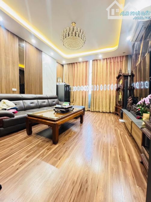 Bán nhà Hàng Bài, 45m2, 5 tầng, mặt tiền 5.2m, 27.5 tỷ, ngõ rộng thoáng, kinh doanh đỉnh