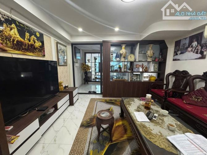 Bán nhà mặt phố Vũ Tông Phan, Thanh Xuân, dt: 300m2, giá: 119 tỷ, mt: 9m, gần Ngã Tư Sở