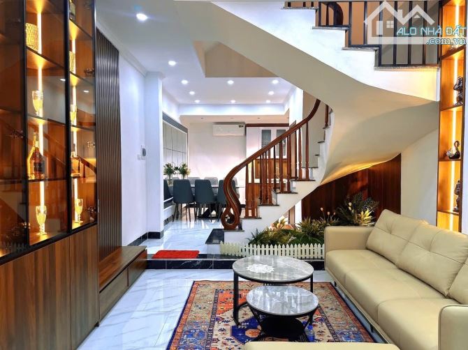 Bán nhà Lo Đúc 30m2 nhà đẹp lô góc trước nhà thoáng sáng ở luôn 6.95 tỷ