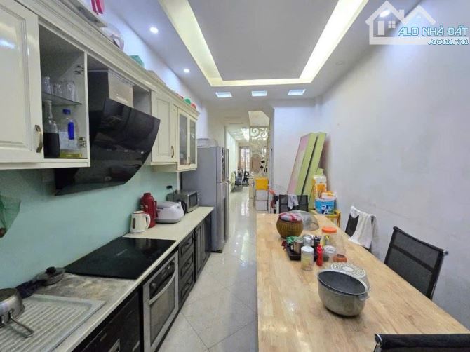 Bán nhà ngã 4 phố Lê Thanh Nghị, Bạch Mai 55m2*5 tầng.
