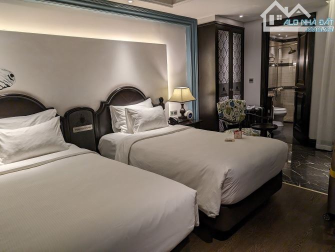 Bán toà khách sạn mặt phố Nguyễn Trường Tộ, DT: 190m2 x 16 Tầng, Mặt tiền: 8m, Giá 170 Tỷ