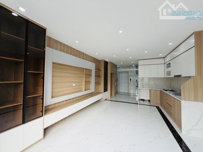 18 TỶ – 55M² – Ô TÔ TRONG NHÀ – 6 TẦNG THANG MÁY – PHÂN LÔ HIẾM
