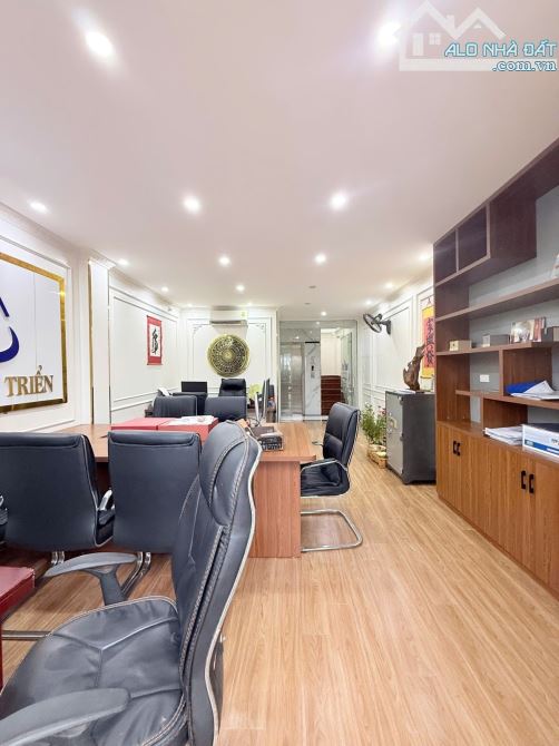 Hiếm đẹp- Bán Nhà Lạc Long Quân 40M-6 tầng thang máy-oto-3 bước chân ra phố, Tây hồ đáng s