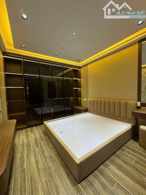 BÁN NHÀ MẶT PHỐ NGUYỄN XIỂN, 60mx7T, vị trí cực đẹp, giá 37,6 tỉ