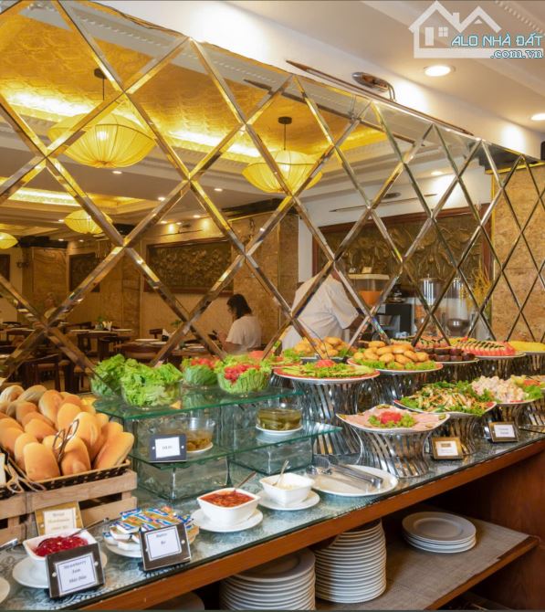 Bán gấp khách sạn đẹp nhất Ba Đình view Hồ Tây cạnh Hoàng Thành Thăng Long Phố ViP 16 tầng