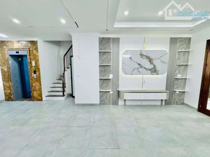 Bán Nhà : Phố Dương Văn Bé - 50m2 - 5Tầng - Thang Máy - 20m ra oto - 3