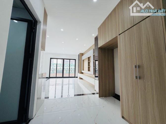 18 TỶ – 55M² – Ô TÔ TRONG NHÀ – 6 TẦNG THANG MÁY – PHÂN LÔ HIẾM