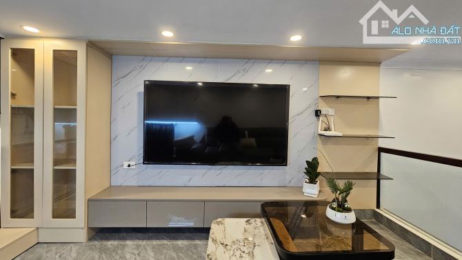 Bán nhà Thái Thịnh 28m2 5 tầng, ô tô nhỏ đỗ cửa, hơn 8 tỷ