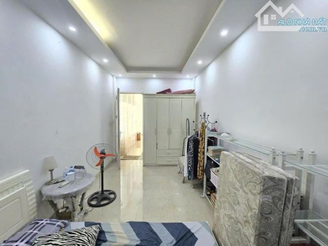 Bán nhà ngã 4 phố Lê Thanh Nghị, Bạch Mai 55m2*5 tầng.