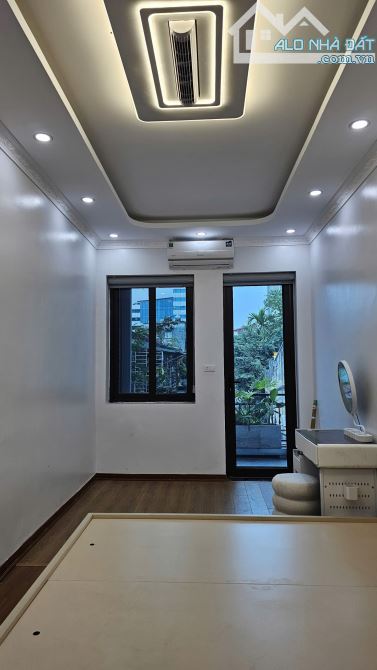 Bán nhà Thái Thịnh 28m2 5 tầng, ô tô nhỏ đỗ cửa, hơn 8 tỷ