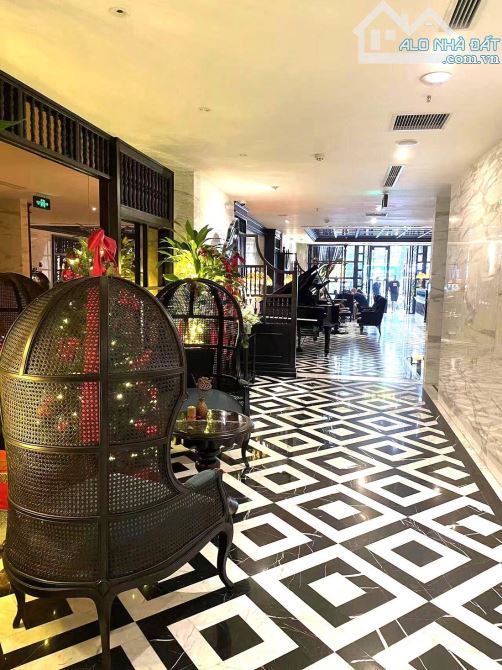 Bán toà khách sạn mặt phố Nguyễn Trường Tộ, DT: 190m2 x 16 Tầng, Mặt tiền: 8m, Giá 170 Tỷ