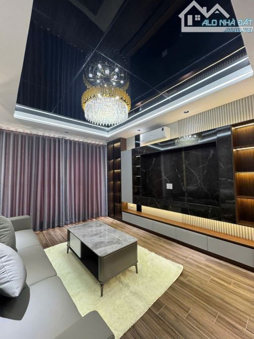 BÁN NHÀ MẶT PHỐ NGUYỄN XIỂN, 60mx7T, vị trí cực đẹp, giá 37,6 tỉ