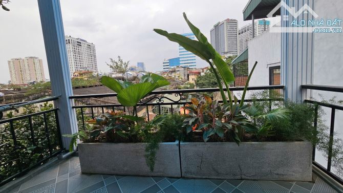 Bán nhà Thái Thịnh 28m2 5 tầng, ô tô nhỏ đỗ cửa, hơn 8 tỷ