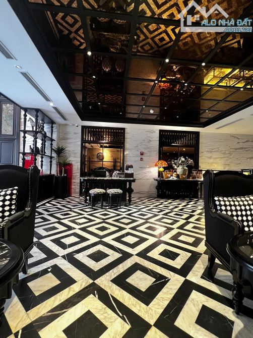 Bán toà khách sạn mặt phố Nguyễn Trường Tộ, DT: 190m2 x 16 Tầng, Mặt tiền: 8m, Giá 170 Tỷ