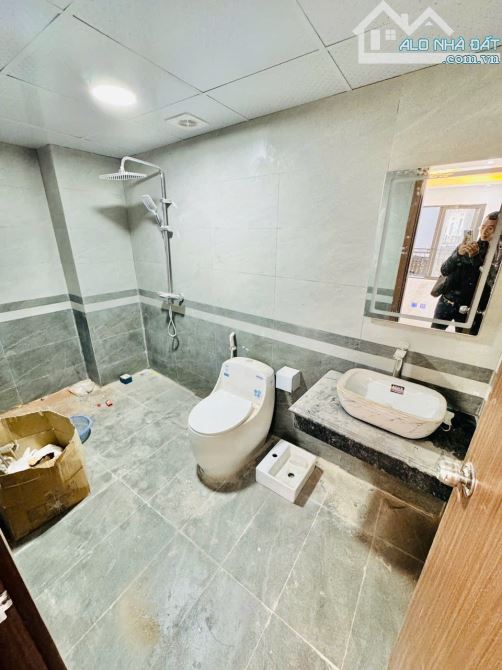 Bán Nhà : Phố Dương Văn Bé - 50m2 - 5Tầng - Thang Máy - 20m ra oto - 7
