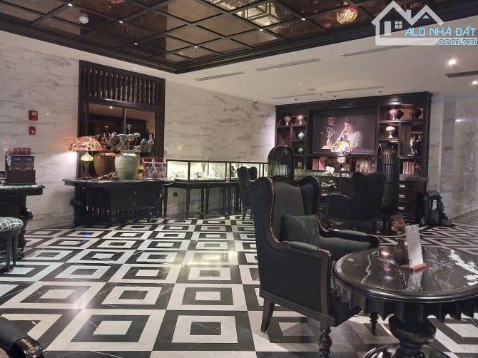 Bán toà khách sạn mặt phố Nguyễn Trường Tộ, DT: 190m2 x 16 Tầng, Mặt tiền: 8m, Giá 170 Tỷ