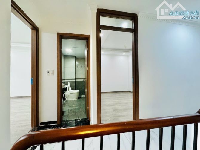 Bán Nhà : Phố Dương Văn Bé - 50m2 - 5Tầng - Thang Máy - 20m ra oto - 8