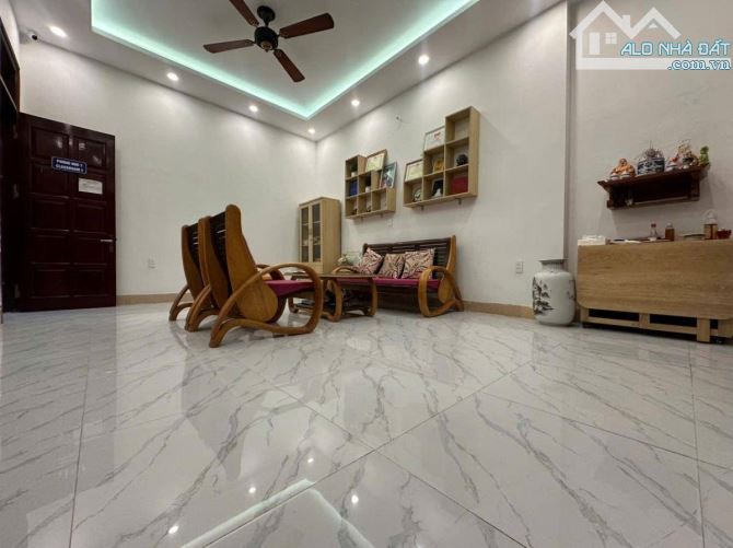 BÁN NHÀ VÕNG THỊ - TÂY HỒ - 3 Ô TÔ TRÁNH - DÒNG TIỀN KHỦNG - Ở SƯỚNG ĐẦU TƯ LỜI