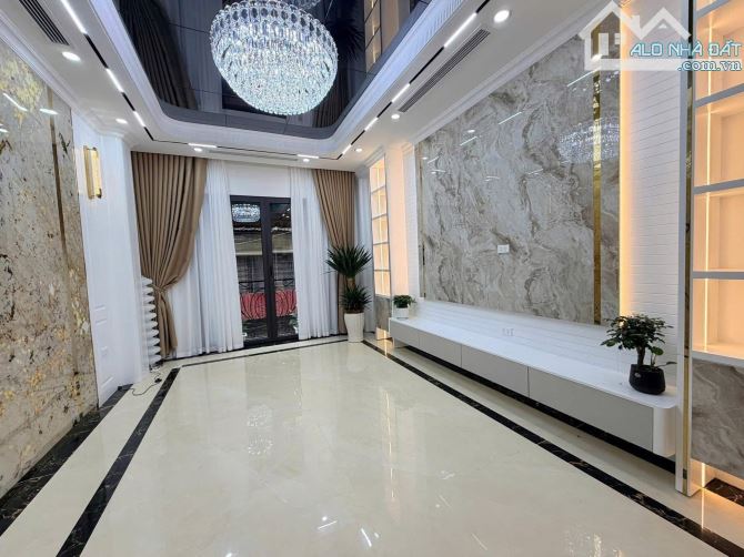 Giảm 1 tỷ Nhà mới ngõ Ô Tô ,Thang Máy fun nội thất ở luôn tại Đống Đa gần Cầu Giấy .