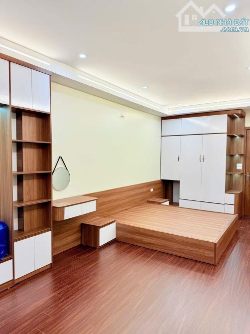 Giảm 1 tỷ Nhà mới ngõ Ô Tô ,Thang Máy fun nội thất ở luôn tại Đống Đa gần Cầu Giấy .