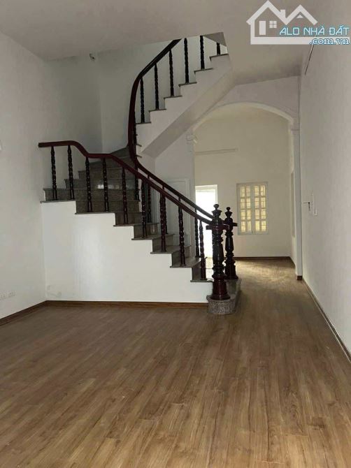 ANH HOÀNG CÓ CĂN NHÀ Ở PHƯỜNG VĨNH HƯNG NAY NÂNG CẤP LÊN NHÀ TO HƠN NÊN BÁN GẤP