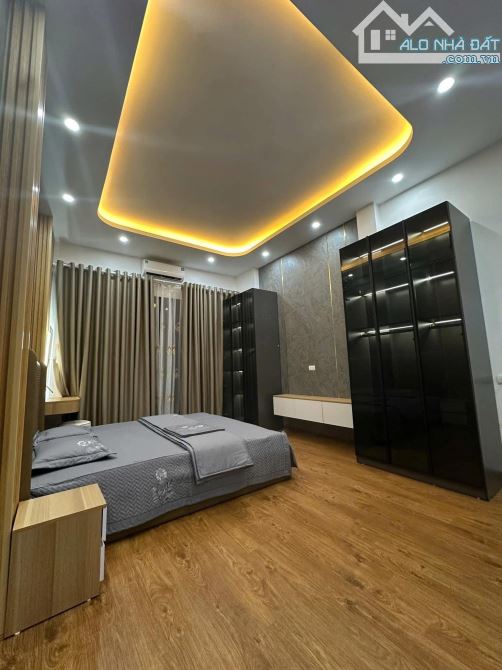 Nhà Phân Lô Lương Ngọc Quyến Thanh Xuân 50m 16Tỷ 5Tầng Mt3.7m Oto Dừng Đỗ Kinh Doanh Đỉnh