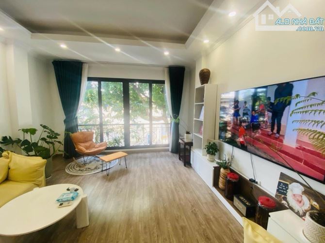 Phạm Ngũ Lão — 35m² × 6T • MT 4.5m • Nhà mới, vỉa hè kinh doanh • Giá 26 tỷ