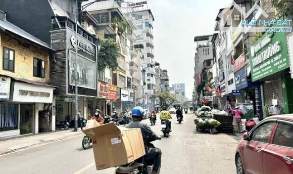 Bán nhà mặt phố Bạch Mai, DT 300m2 x 2 tầng, giá 70 tỷ