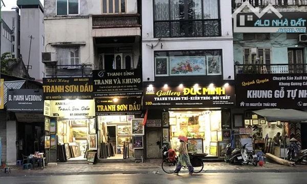 Bán nhà cũ 2 mặt phố trước sau mặt phố Nguyễn Thái Học,Đống Đa,HN