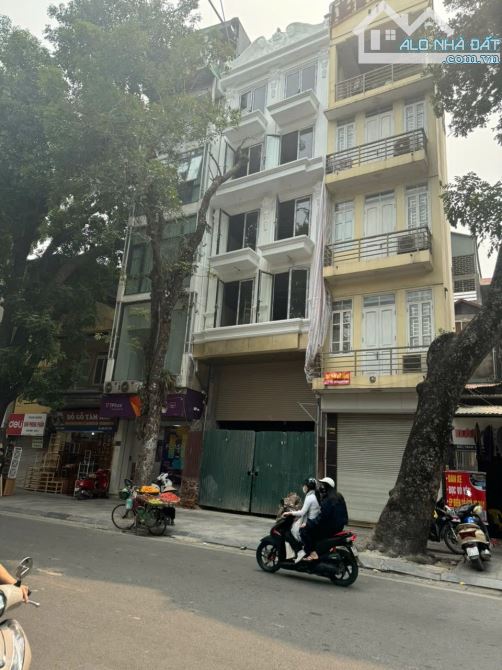 Bán nhà mặt phố Hàng Đào vị trí siêu đẹp view hồ phố 2 chiều vỉ hè rộng kinh doanh siêu đỉ