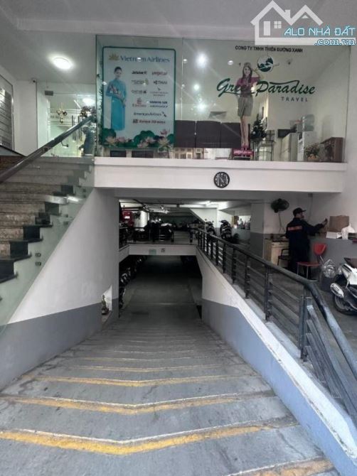 Bán toà văn phòng Trần Quốc Toản hoàn kiếm xây dựng 11 tầng 2 hầm dòng tiền 500tr/1 tháng