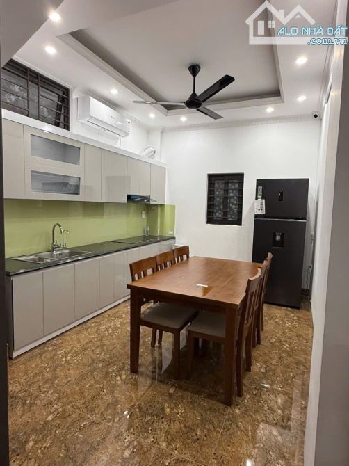 BÁN NHÀ PHÂN LÔ NGÔ TẤT TỐ ĐỐNG ĐA- 45M 5T MT 3.3M LÔ GÓC 3 THOÁNG OTO ĐỖ CỬA GẦN VĂN MIẾU