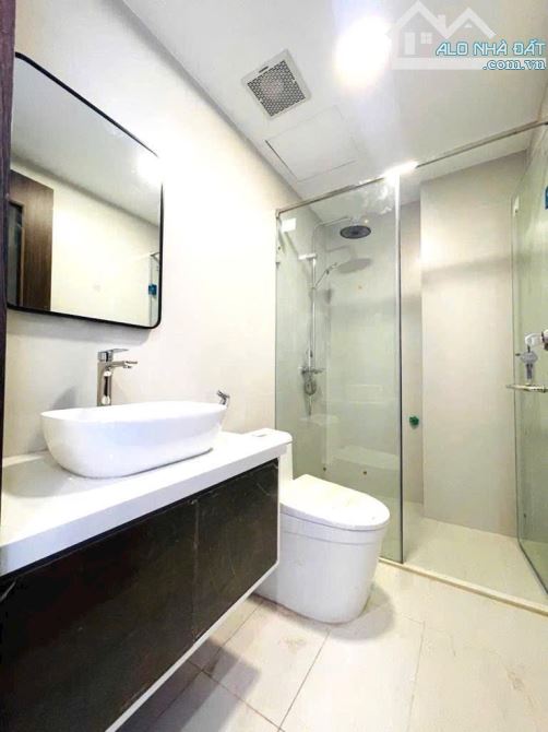 NHÀ ĐẸP XÂY MỚI- VỊ TRÍ ĐỈNH- NỘI THẤT XỊN- GẦN Ô TÔ- HỒ TÂY-35m² 5T MT4m8,1 Tỷ- LẠC LON